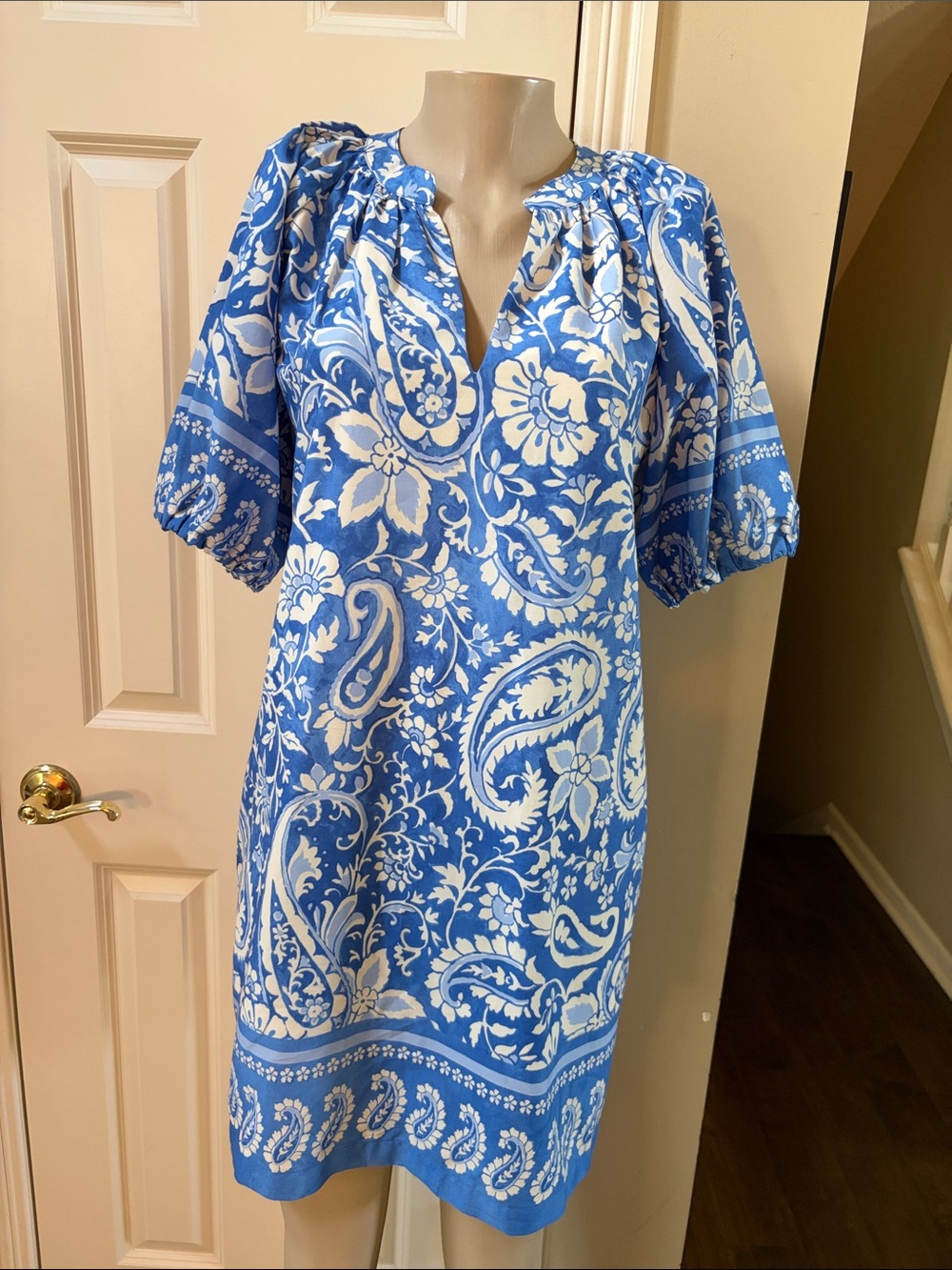 NWT Karen Kane  Boardwalk Blue and White Paisley Floral puff sleeve Dress, MP